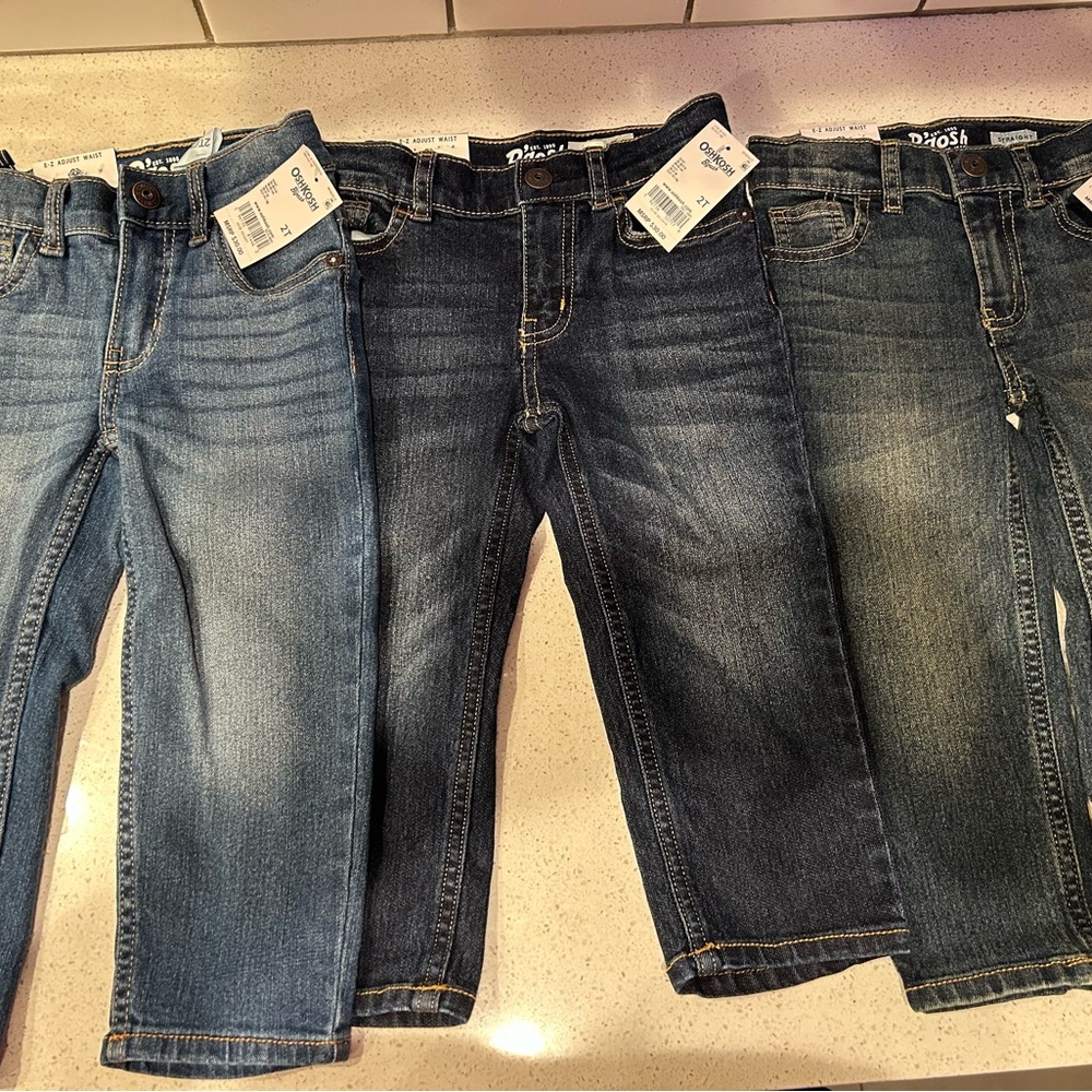 NWT - Bundle of 3 OshKosh B’Gosh 2T jeans - Classic Blues
